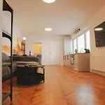 3 Min To Everything-stylish-modern-old Fortress Apartment Brașov