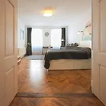 3 Min To Everything-stylish-modern-old Fortress Apartment *