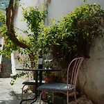 3 Min To Everything-stylish-modern-old Fortress Apartment Brașov