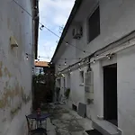 3 Min To Everything-stylish-modern-old Fortress Apartment