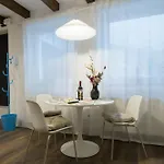 Apartment 3 Min To Everything-stylish-modern-old Fortress *