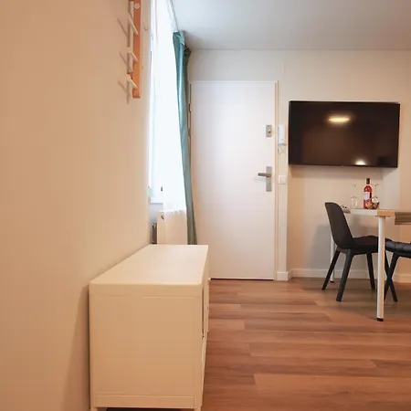 3 Min To Everything-stylish-modern-old Fortress *