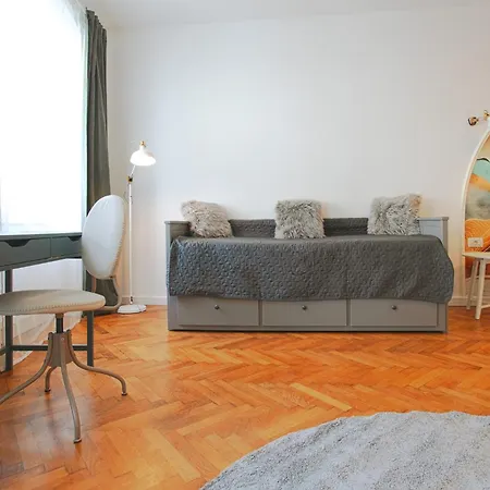 Apartment 3 Min To Everything-stylish-modern-old Fortress *