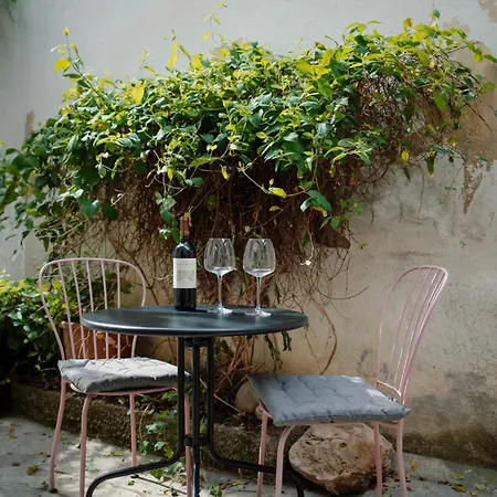 Апартаменти 3 Min To Everything-stylish-modern-old Fortress *