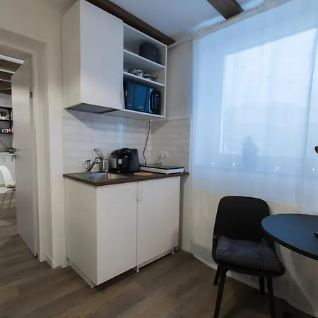3 Min To Everything-stylish-modern-old Fortress Appartement