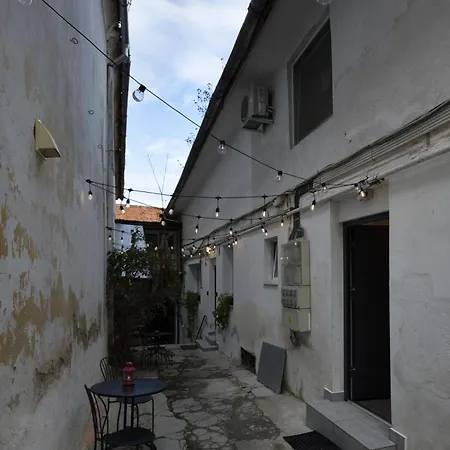 3 Min To Everything-stylish-modern-old Fortress Apartment