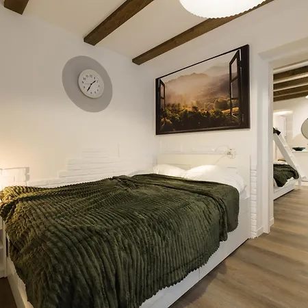 3 Min To Everything-stylish-modern-old Fortress Apartment Brasov