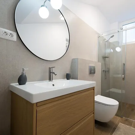 3 Min To Everything-stylish-modern-old Fortress * Брашов