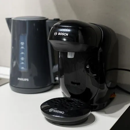 3 Min To Everything-stylish-modern-old Fortress Апартаменти