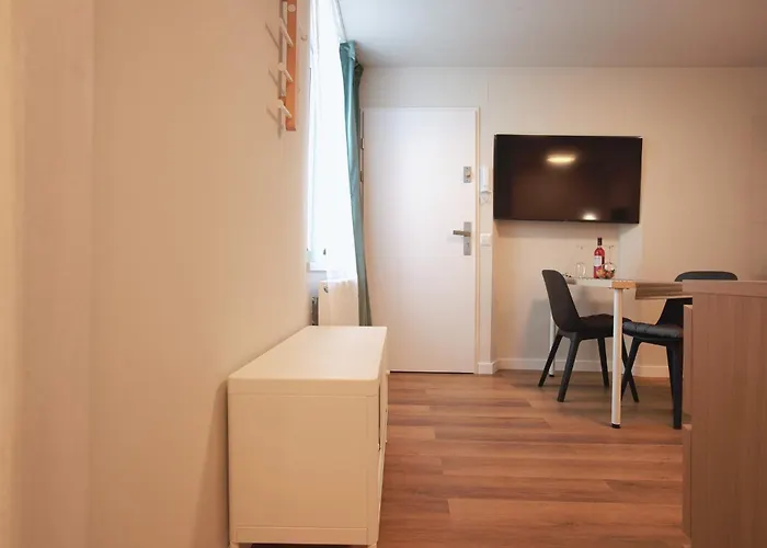 3 Min To Everything-stylish-modern-old Fortress *