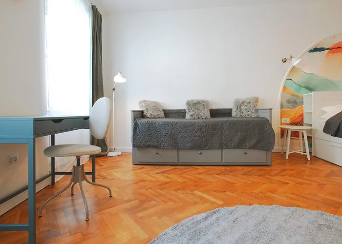 Apartment 3 Min To Everything-stylish-modern-old Fortress *