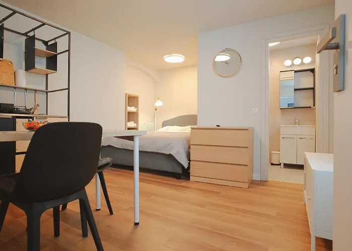 3 Min To Everything-stylish-modern-old Fortress Apartment