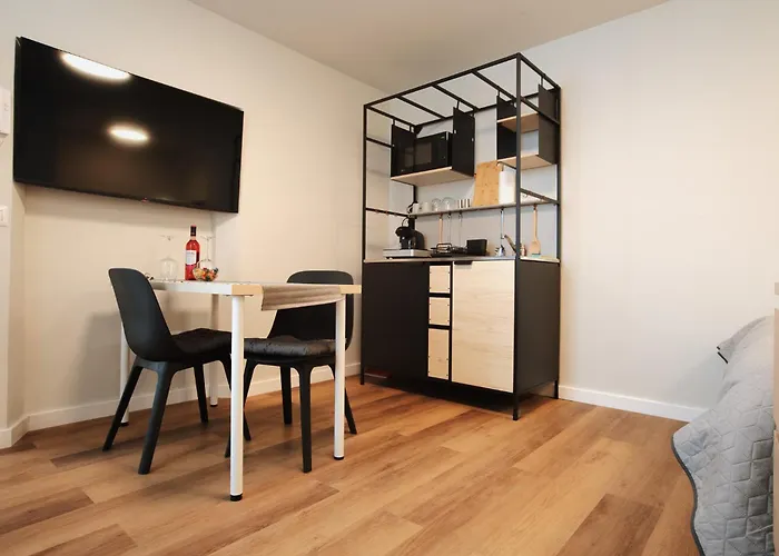 3 Min To Everything-stylish-modern-old Fortress Apartment