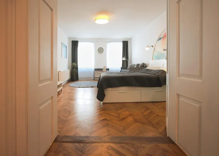 3 Min To Everything-stylish-modern-old Fortress Apartment *