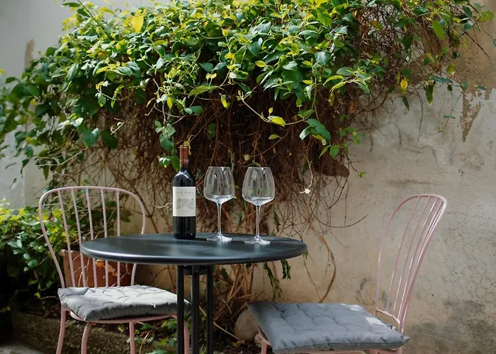 Apartment 3 Min To Everything-stylish-modern-old Fortress *