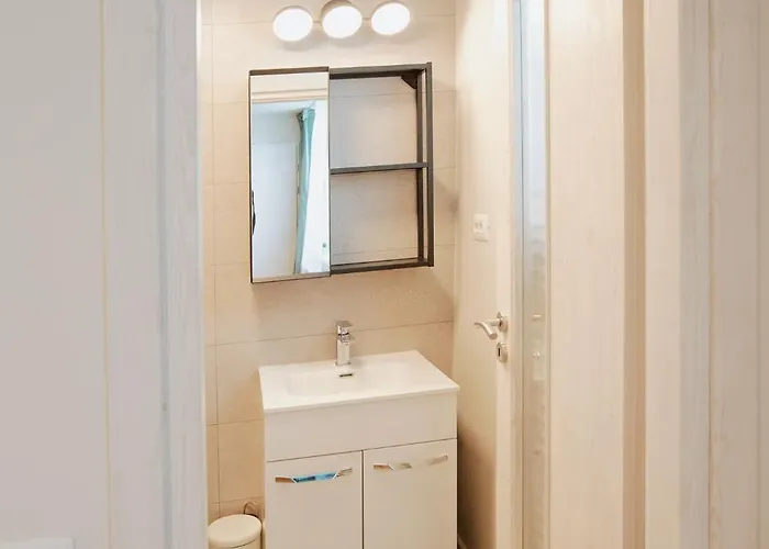 3 Min To Everything-stylish-modern-old Fortress *