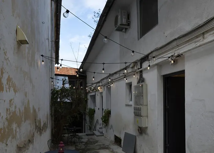 3 Min To Everything-stylish-modern-old Fortress Apartment