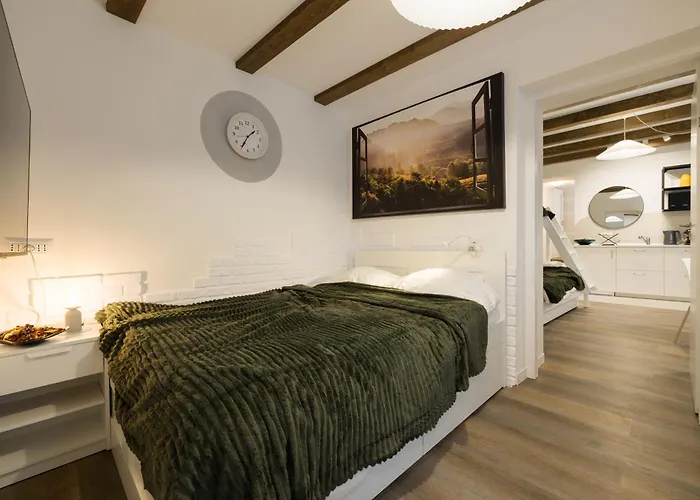 3 Min To Everything-stylish-modern-old Fortress Апартаменти Брашов