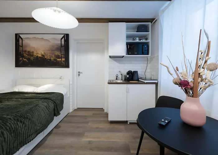 3 Min To Everything-stylish-modern-old Fortress Apartment *