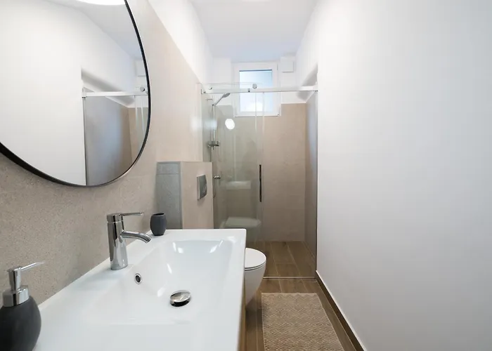 3 Min To Everything-stylish-modern-old Fortress Apartment *