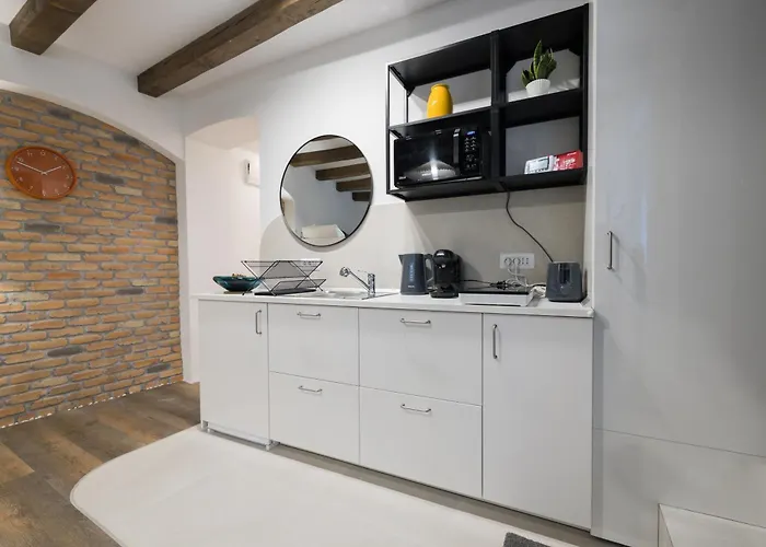 アパート 3 Min To Everything-stylish-modern-old Fortress