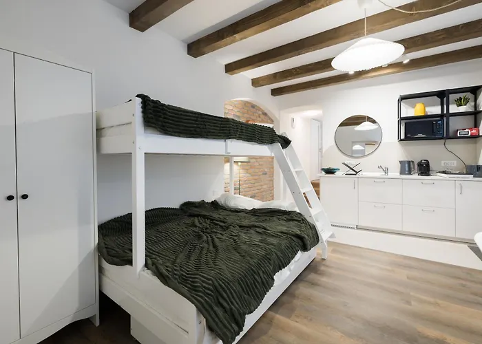 3 Min To Everything-stylish-modern-old Fortress Apartment *