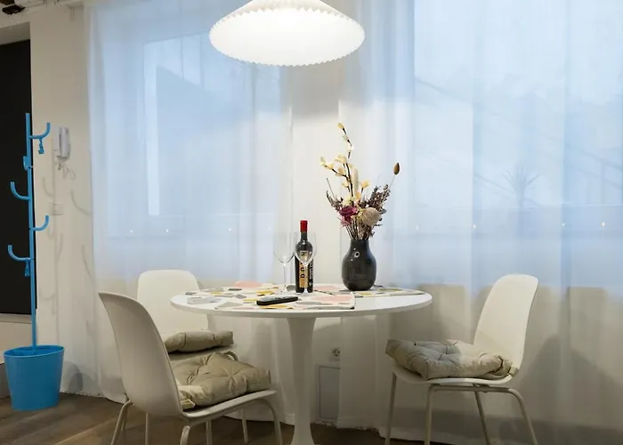 Apartment 3 Min To Everything-stylish-modern-old Fortress *